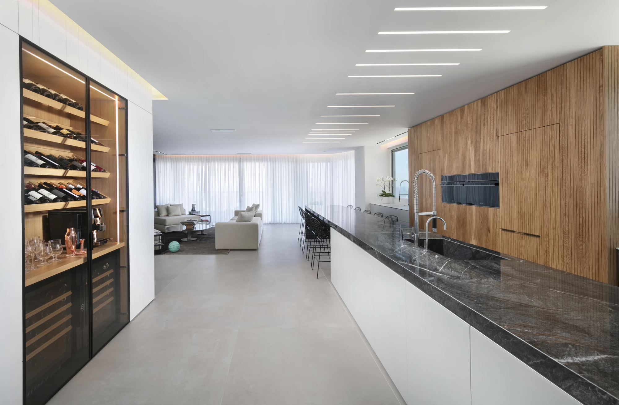 Installation of a Compact wine cabinet built into the furniture, creating a refined transition between functionality, conservation and... Secondary view of the installation.