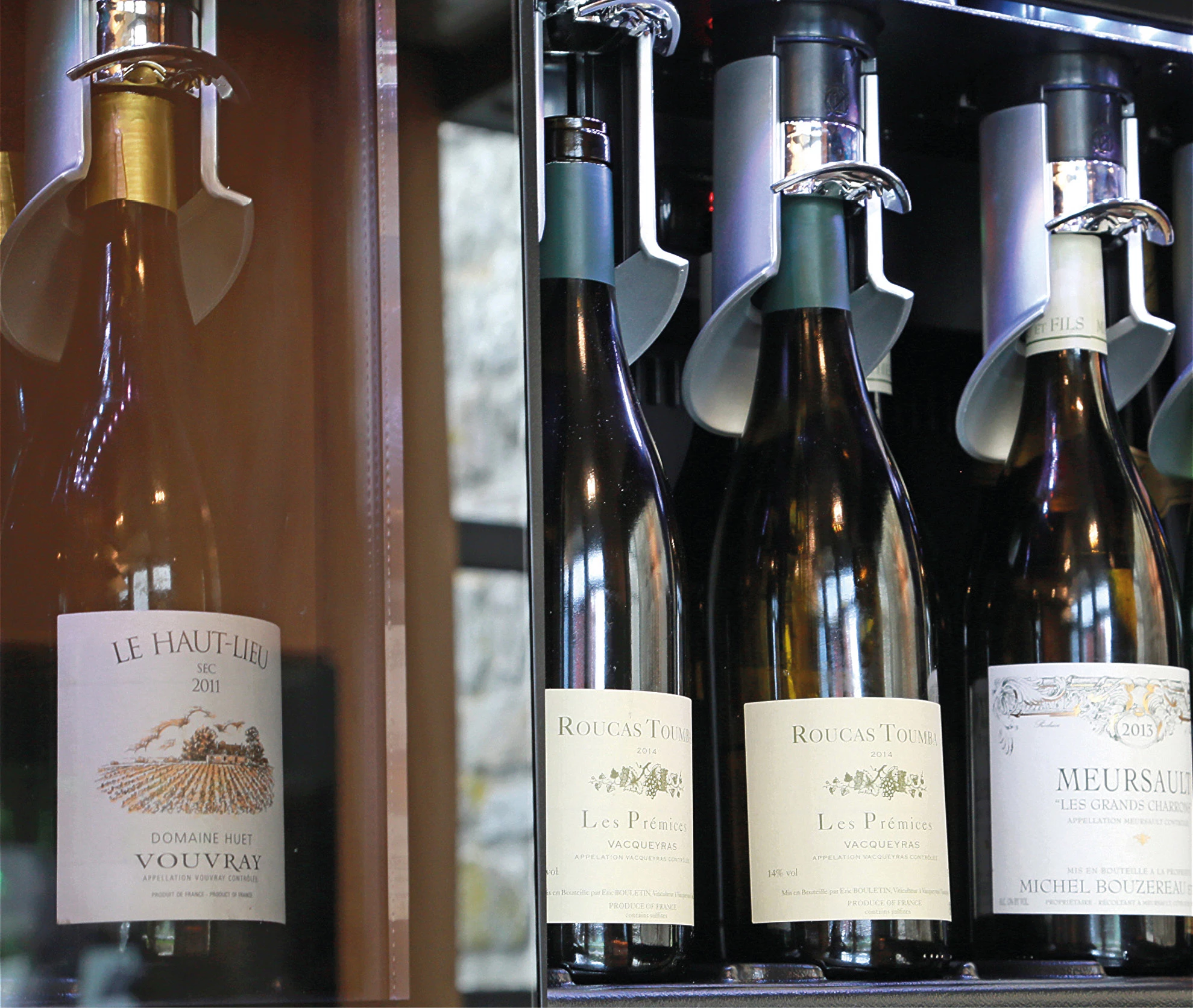 EuroCave Wine Bar wine dispenser by the glass presenting bottles of French grands crus with an elegant preservation and serving system.